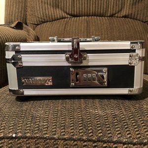 Vaultz locking case
